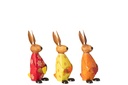 Mélange de fer pour lapin tenant un cœur
